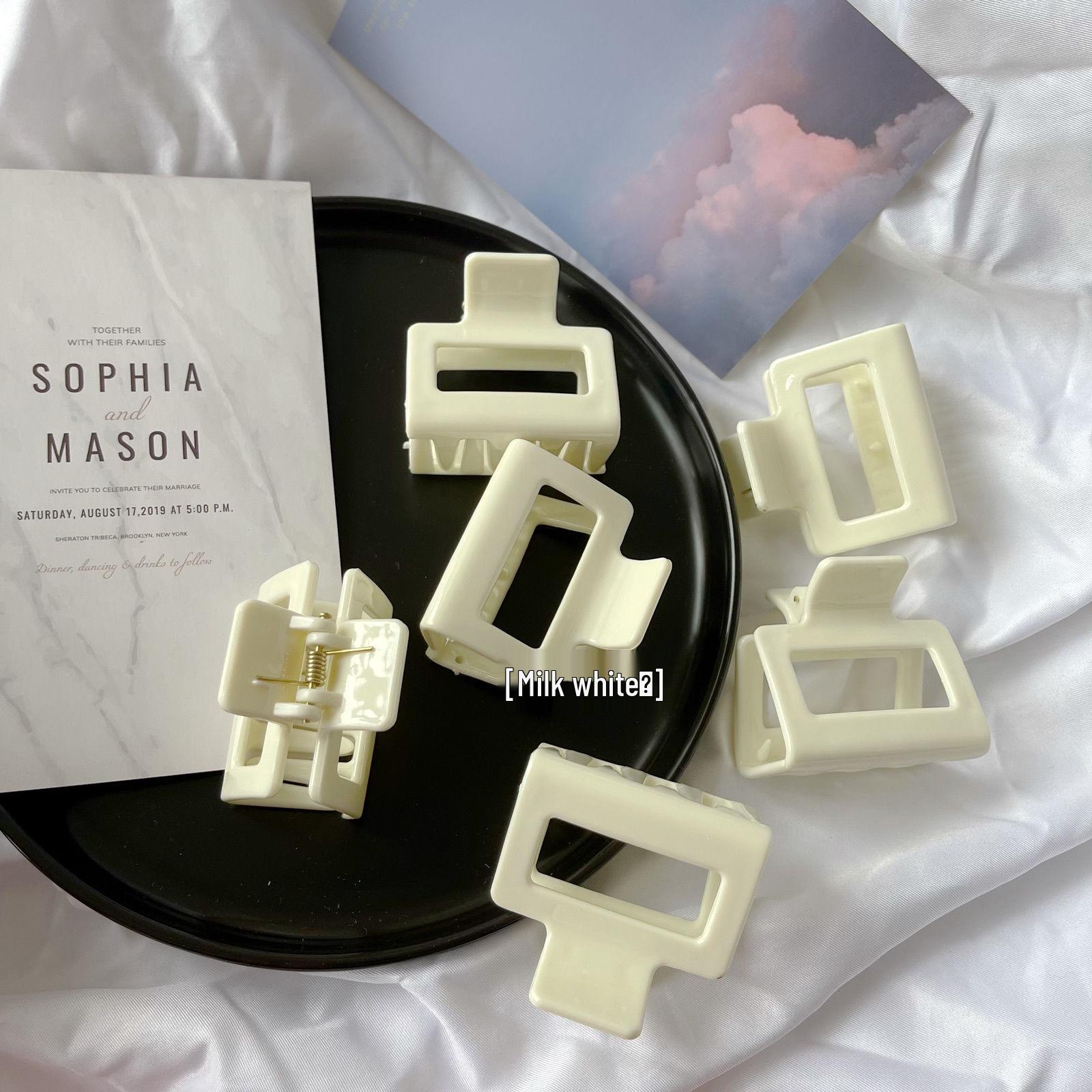 

Квадратная заколка-краб молочно-белого цвета: Универсальный аксессуар для волос для прически или ванны.