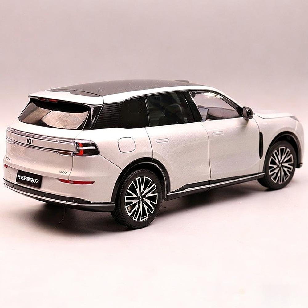 Die-cast 1:18 Scale Changan Qiyuan Q07 Simulation Alloy Static Car Model Toy Birthday Gift Collection Souvenir Ornament