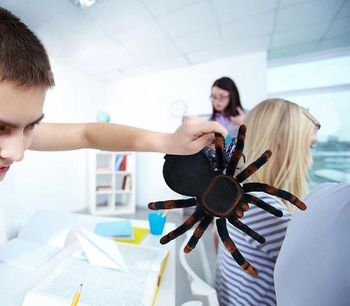 Wielki Pająk Tarantula Zdalnie Sterowany Zestaw Na Pilot Chodzi Świeci A