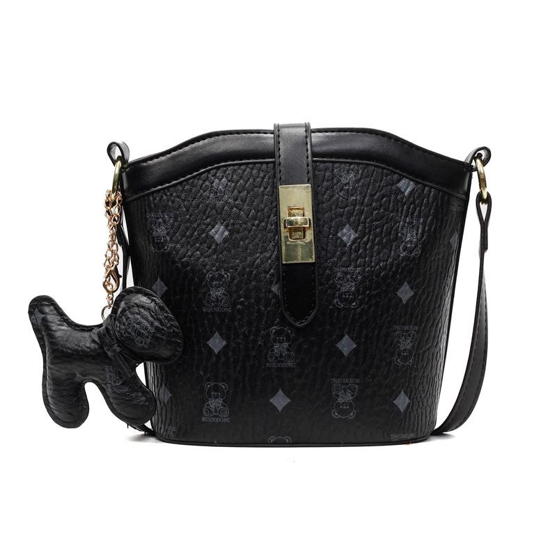 2025 new niche design fashionable temperament classic printed bucket bag commuter versatile women's casual messenger bag