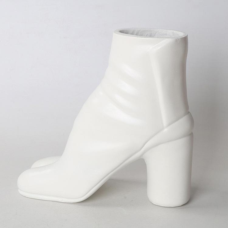 Modische Weiße Stiefel Harzvase, Gabelige Hohe Absätze Blumenarrangement, Kreativer Damenschuh Blumentopf, Heimdekoration