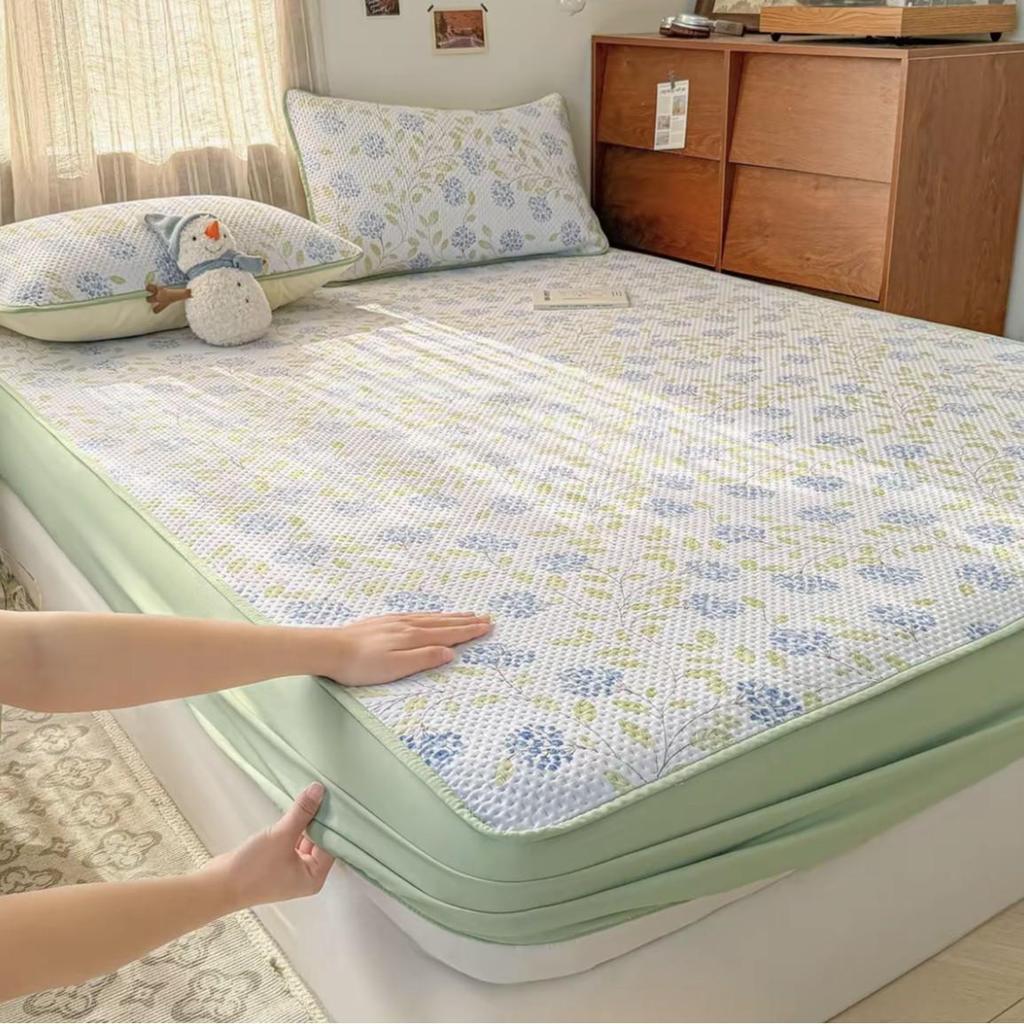 Quilted Anti-slip Dustproof Mattress Protector for Dorms