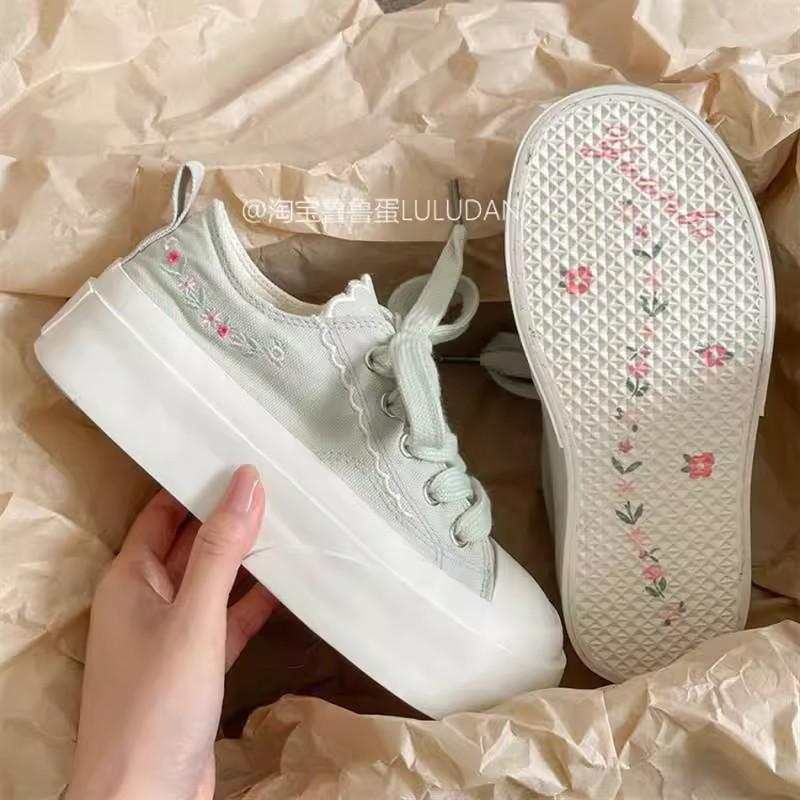 Summer thin breathable thick-soled canvas shoes women's 2025 summer new embroidered versatile little white shoes casual shoes