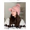 Cappello da donna autunnale e invernale caldo e resistente al freddo in maglia di filato con velluto spesso e protezione antivento per le orecchie, berretto a becco d'anatra