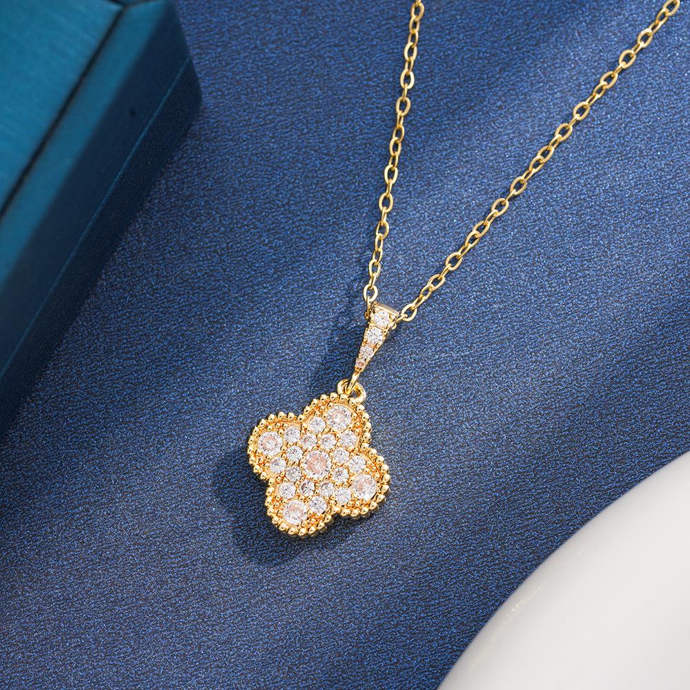 Exquisite Four-Leaf Clover Zircon Necklace: Women s Light Luxury Full Diamond Pendant Clavicle Chain