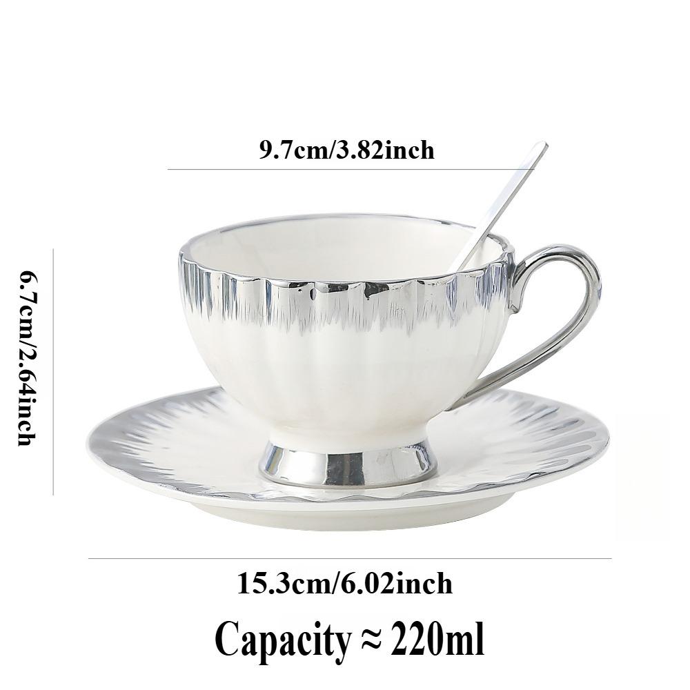 Luxuriöses Kaffeetassenset mit Gold- und Silberrand, ein komplettes Set aus Keramiktassen und -tellern, hochwertige Nachmittagskameliensetassen