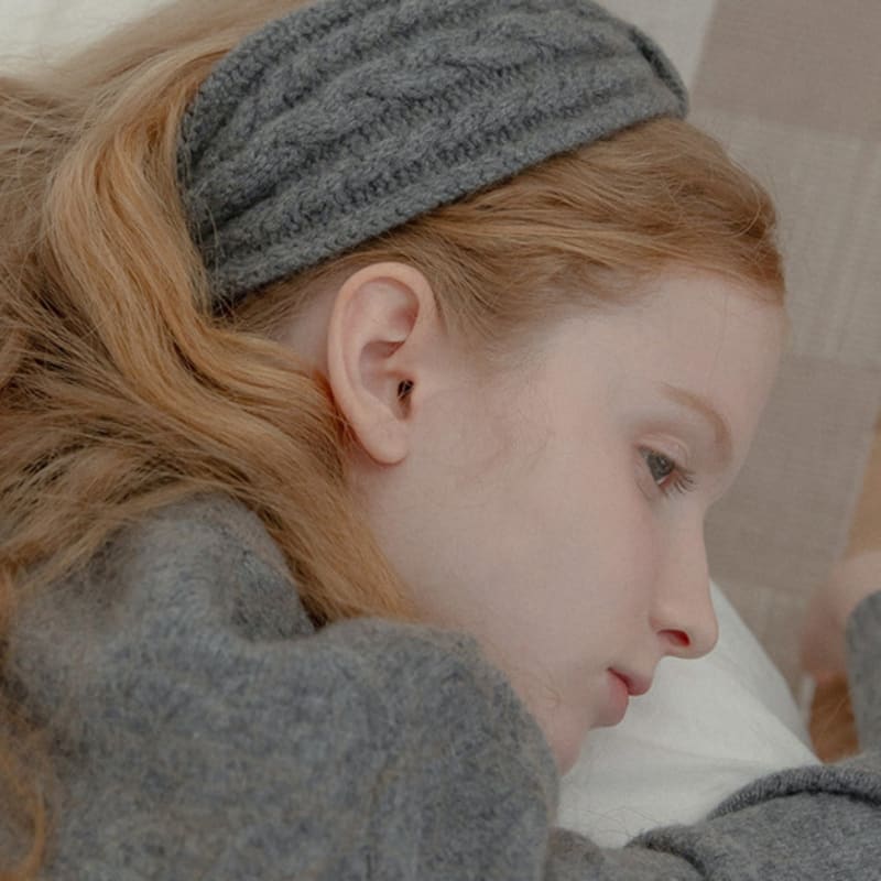 mellotory 100% cashmere cable hairband (charcoal)