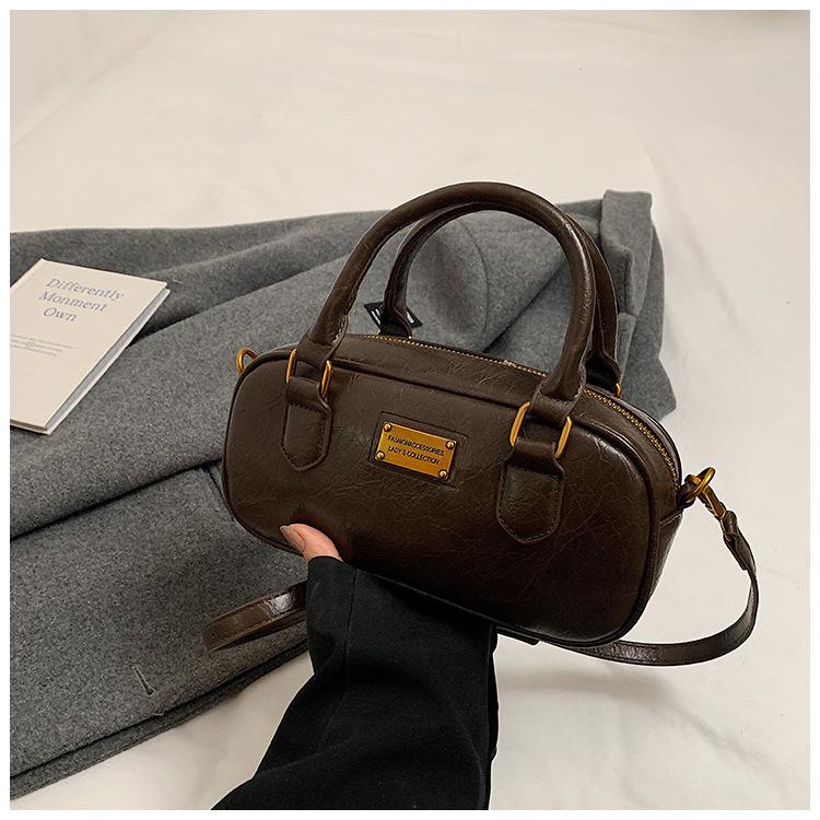 

New products are hot, high-end niche design, portable pillow bag, Korean version of versatile commuter messenger, Boston bag woman