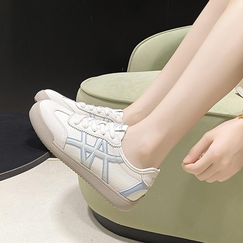 Autumn Shoes Women's 2025 New Popular German Training Shoes Inner Height Increase Outdoor Training Shoes Versatile Student Casual Board Shoes