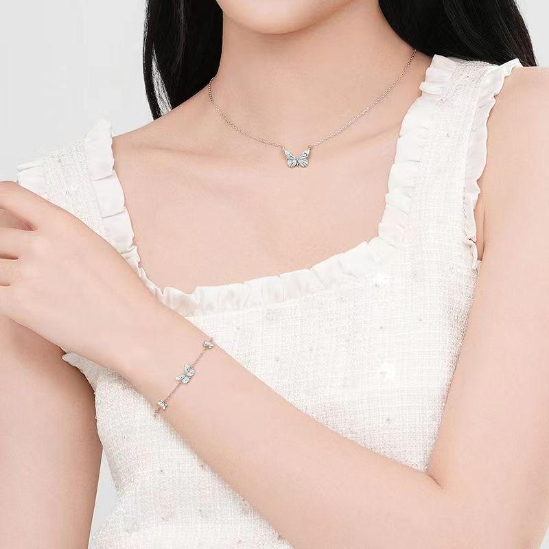 Modrý náramek s motýlem, který svítí ve tmě - Dámský originální Ins styl