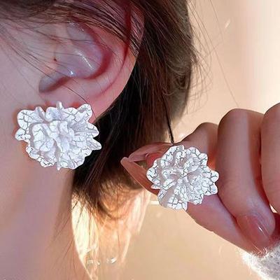 Ice Crack Design White Flower Earrings Girls Temperament Jewelry Korean Fashion Acrylic Stud Earrings Women Ear Accessories