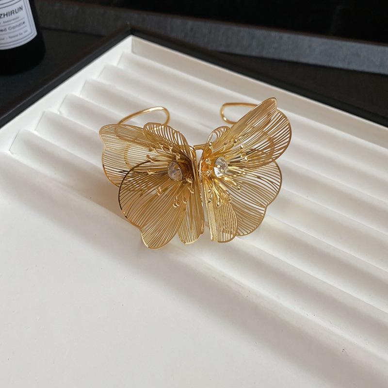 Elegant Retro Snake Twist Open Bangle: Luxurious Versatile Jewelry for Women