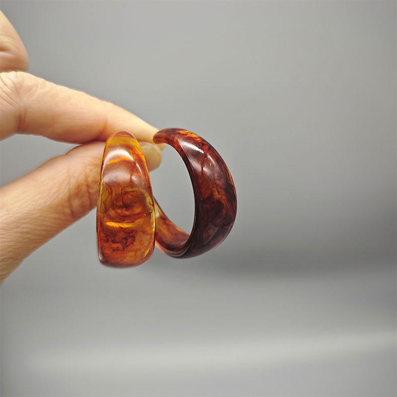 Hong Kong Retro Candy Color Acrylic C-Shaped Earrings: Women's Fashionable, Simple, High-End Studs