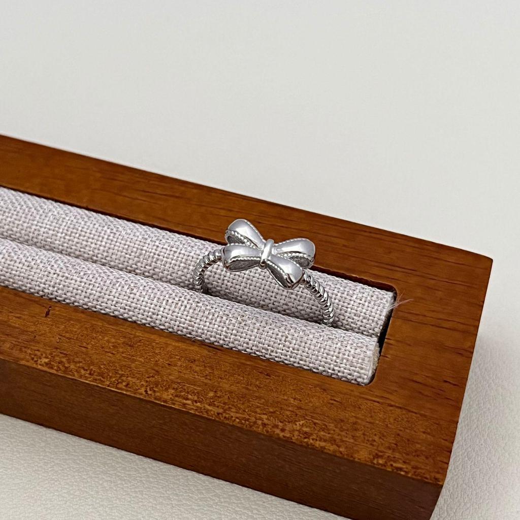 Exquisite Korean-Style Bow Round Bead Ring with Cable Twist Design - Elegant Finger Ring for Women