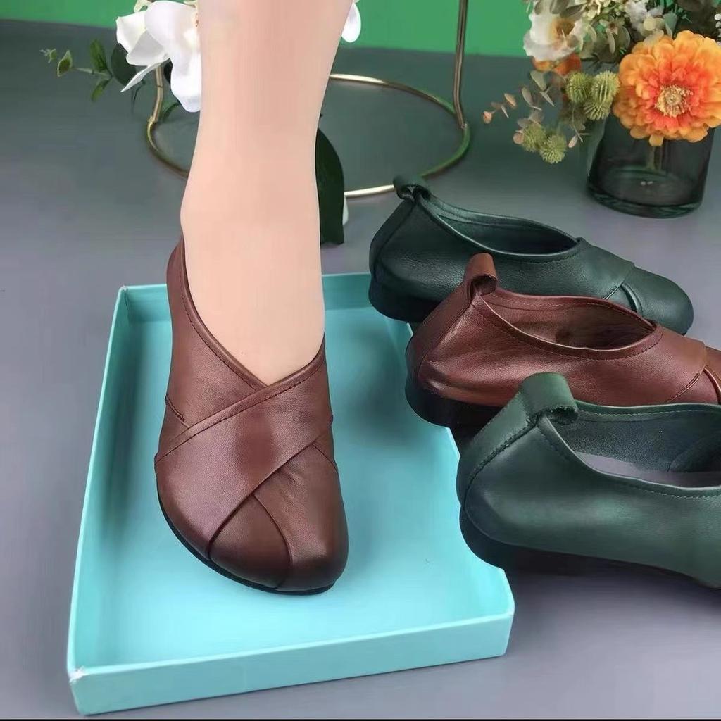 Popular low-heeled soft-soled mother shoes soft-leather shallow-mouth Doudou shoes 2024 spring and autumn new one-pedal commuter single shoes women