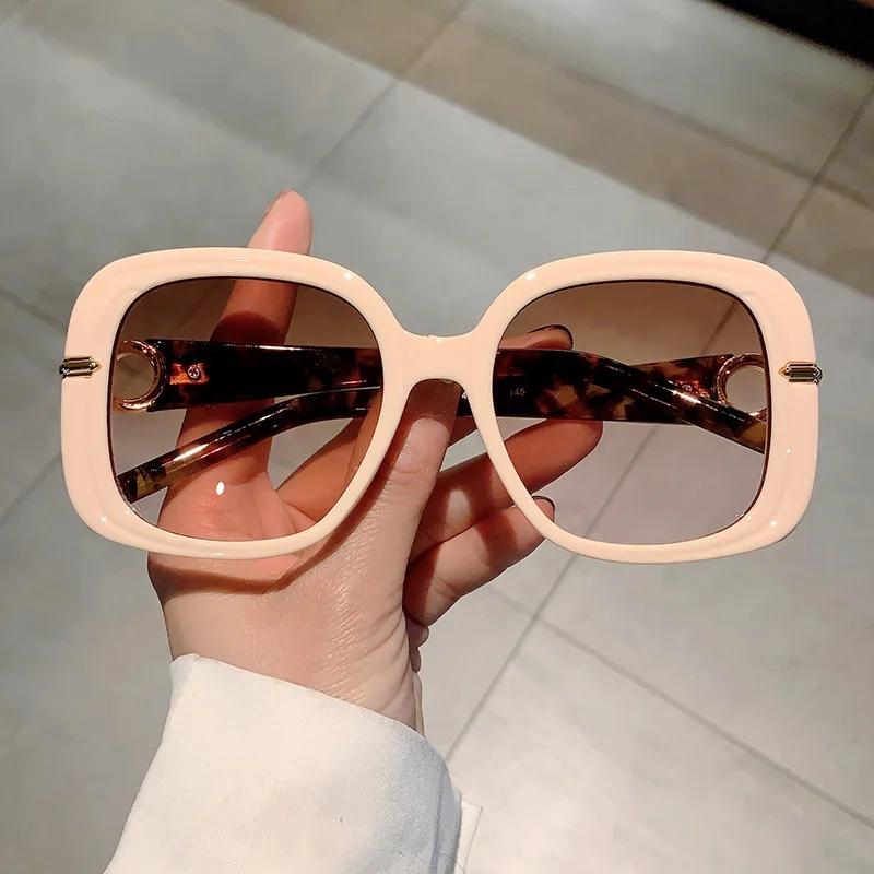 New Luxury Brand Designer Sunglass Square Big Frame Sunglasses Women For Men Fashion Vintage Sun Glasses Punk Rivet Shades Uv400