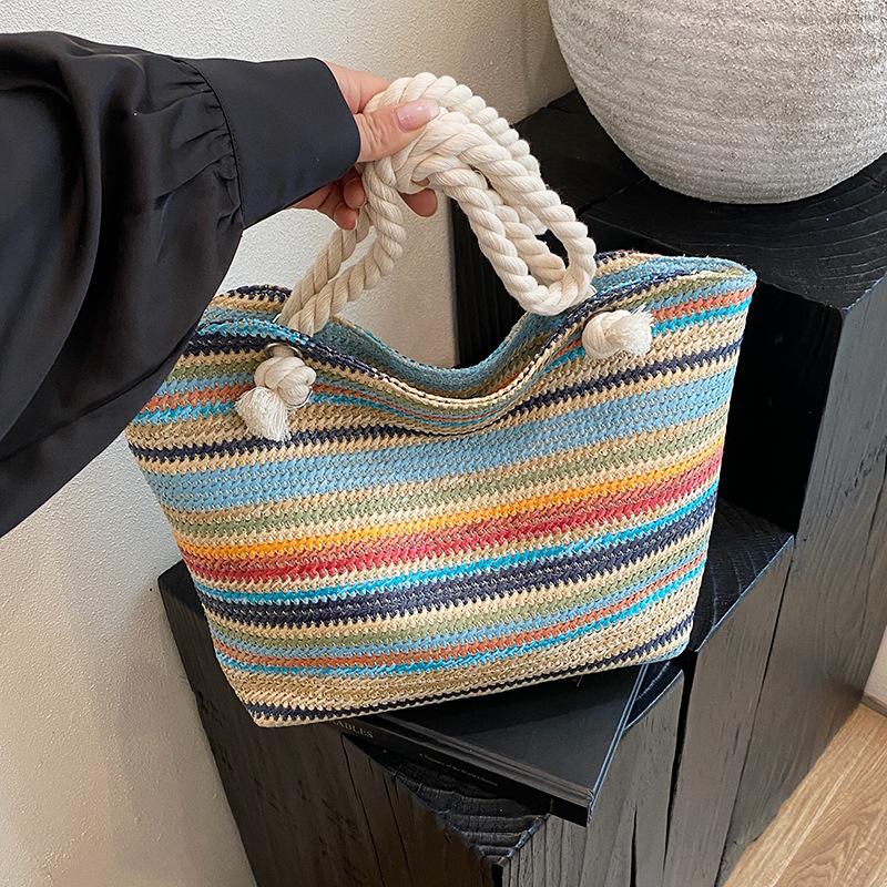 

Сумка-тоут под мышкой женская 2025 лето новая модная сумка-тоут тренд из соломы повседневная сумка на плечо с контрастным цветом разноцветный