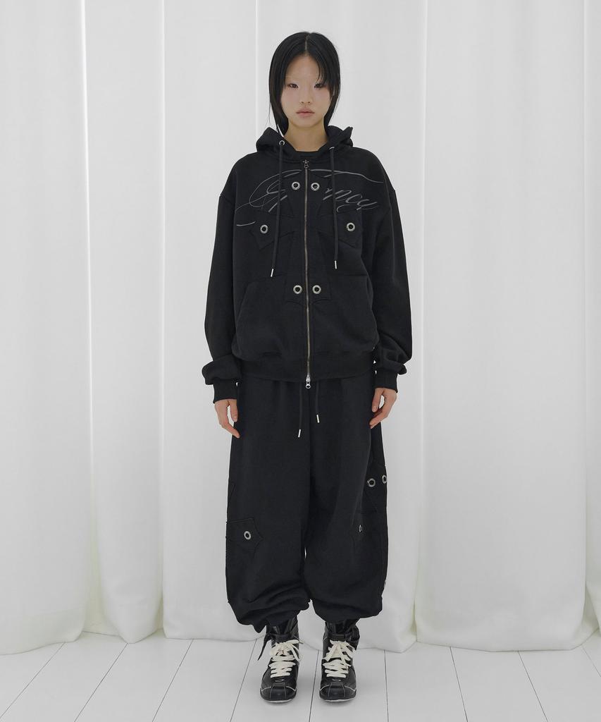 FANCY CLUB Big Cross Eyelet Sweatpants (Black) F26Qd980