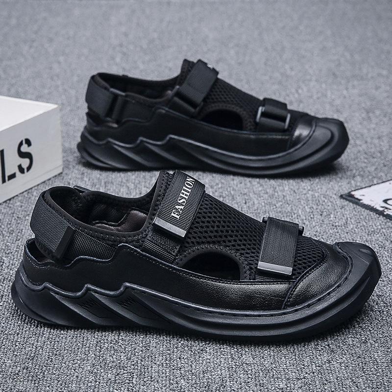 Herren Sandalen weiche Sohle Sommer neu Vietnamesische Römische Freizeit-Strandschuhe Netzlochschuhe atmungsaktive Zehenkappe Lederschuhe