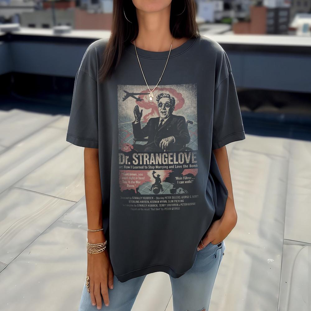 

Dr Strangelove TShirt | Stanley Kubrick Retro Film Tee | Cold War Satire Movie Unisex T-Shirt M