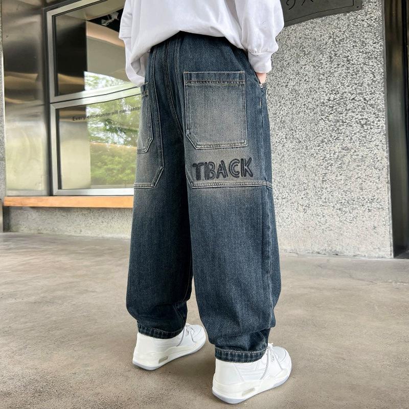Jungen Samtjeans mit weitem Bein - Trendige lockere Passform für Herbst/Winter 2025