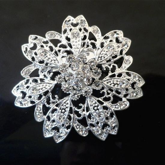 Silver-Plated Rhinestone Flower Brooch - Elegant Gift  Clothing Accessory Exquisite Jewelry
