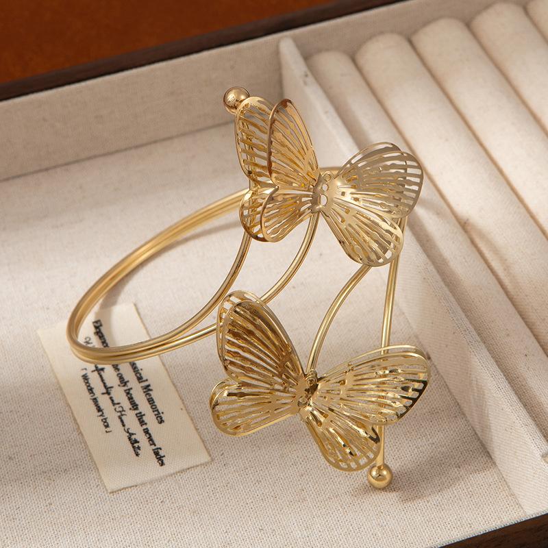 Modisches Geometrisches Mehrschichtiges Öffnungsarmband Damen Nische Einfach High-End Armreif Französischer Leichter Luxus Liebesblatt Schmuck