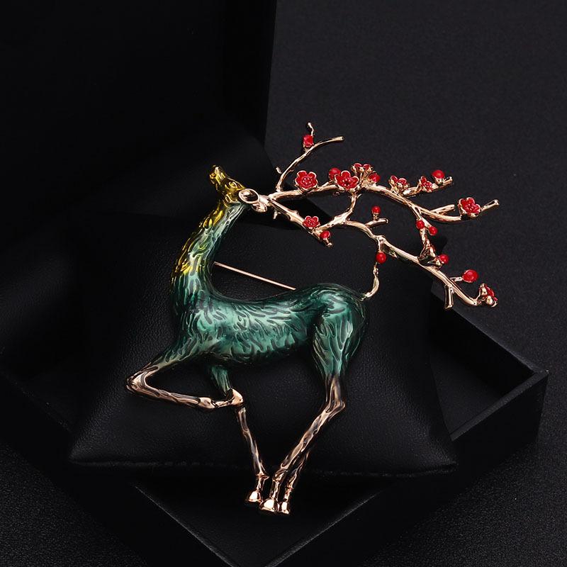 Retro Aesthetic Sika Deer Female Animal Exaggerated Temperament Accessory Brooch