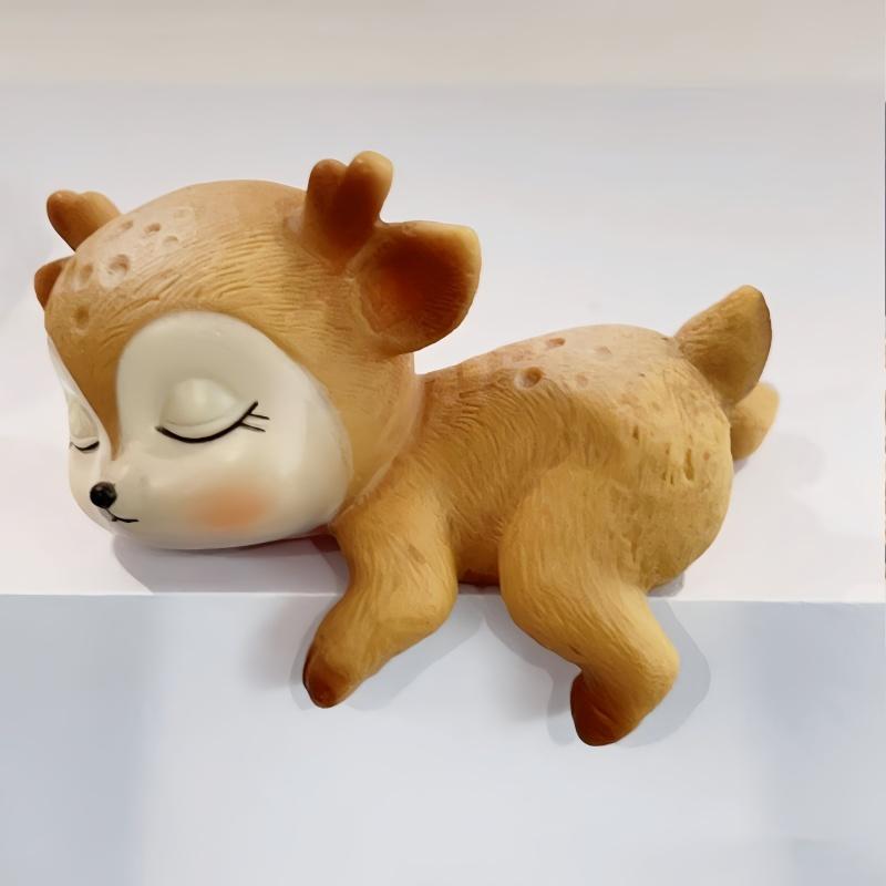 

1pc Christmas Ornaments Cartoon Deer Baby Cute and Playful Car Deer Ornament Creative Resin Plum Deer Cake Decoration