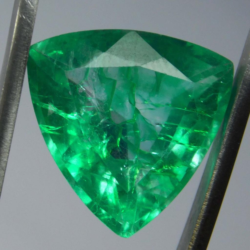 Natural Colombian Emerald Trillion Cut 9.32 Ct Green CERTIFIED Loose Gemstone