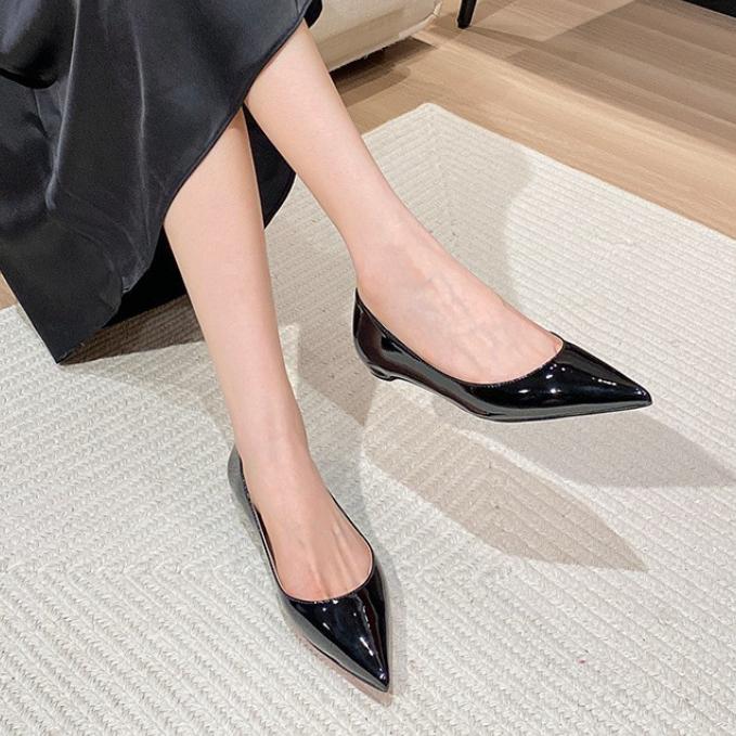 Pointed Red-soled Flat-soled Shoes, Single Shoes, Women's Patent Leather Shallow-heeled Low-heeled Shoes