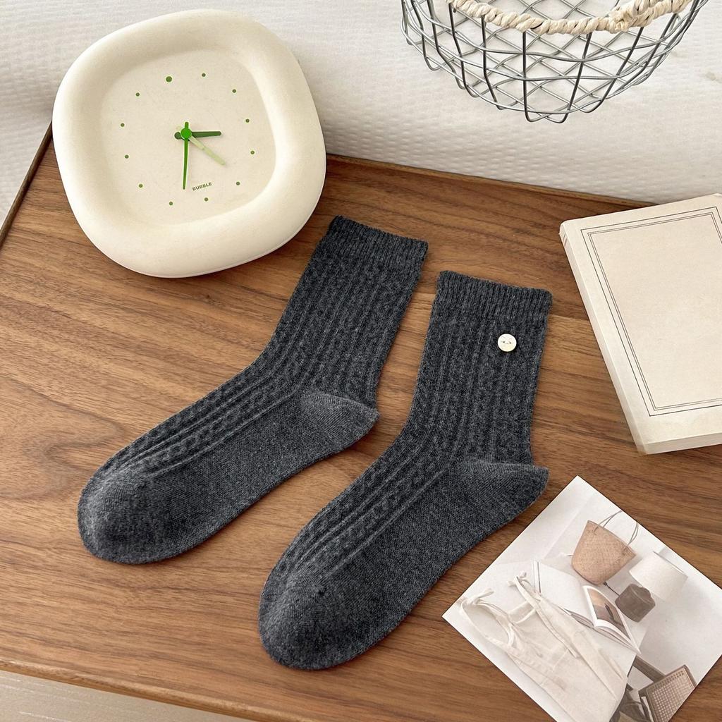 Ladies Autumn and Winter Vintage All Match Solid Color Hemp Pattern Micro Pressed Shell Buckle In The Tube Pile Socks