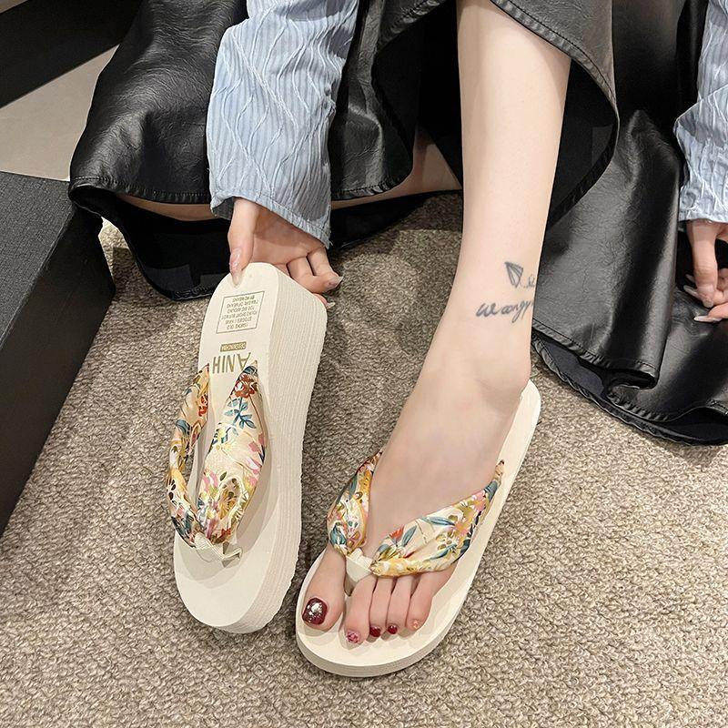 Non-slip Beach Women's Cool Slippers Women's Summer Wear 2025 Summer New Flip-flops Mid-heel Thick-soled Fashion Slippers