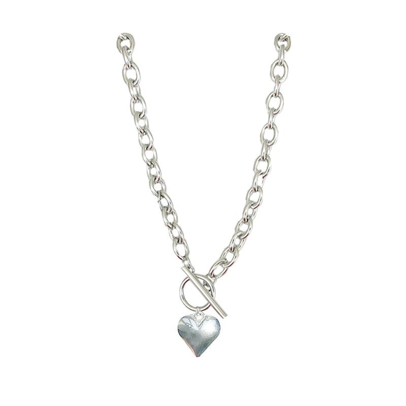 Design Sense Love Pendant Clavicle Chain Ot Buckle Hip Hop Bouncing Peach Heart Cold Wind Necklace Female