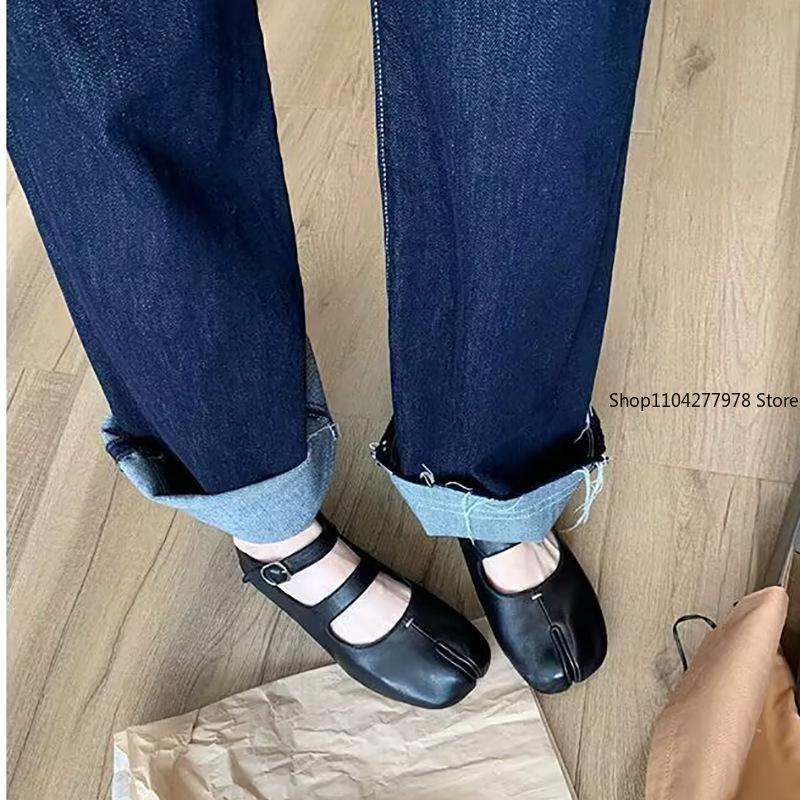 Fashion 2025 Designer Split Toe Flats Shoes Buckle Strap Women Comfort Bottom Ballerina Shoes Soft Leather Solid Outdoor Footwear