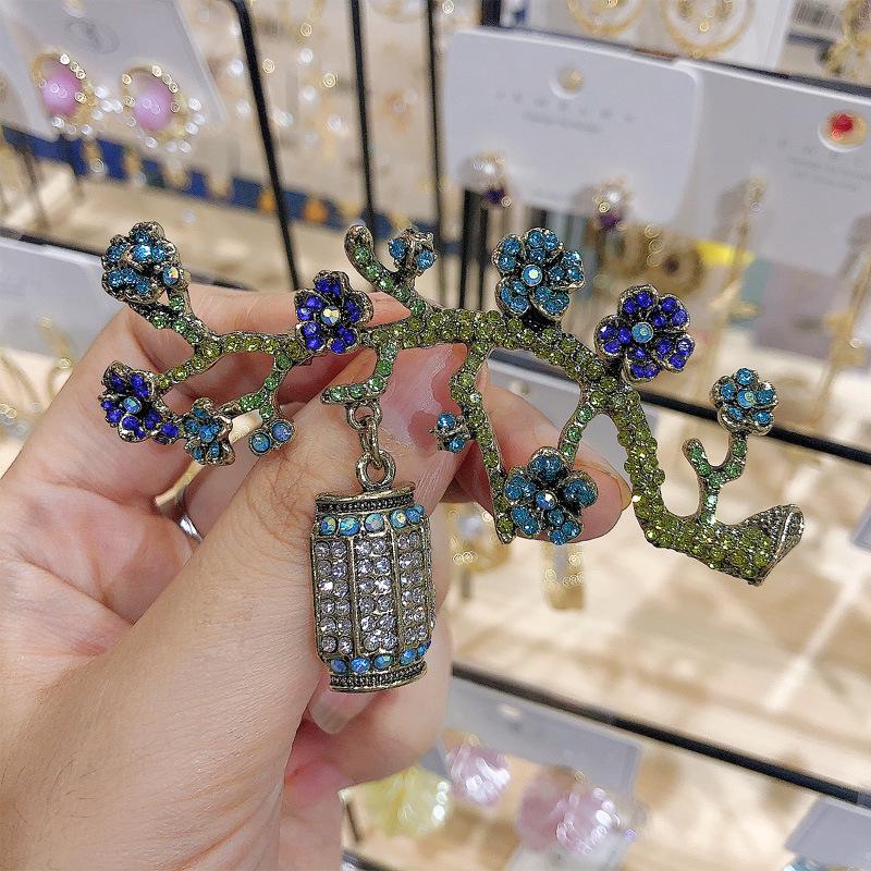 Vintage Rhinestone Plum Blossom Brooch: Women's Floral Lantern Corsage Accessory