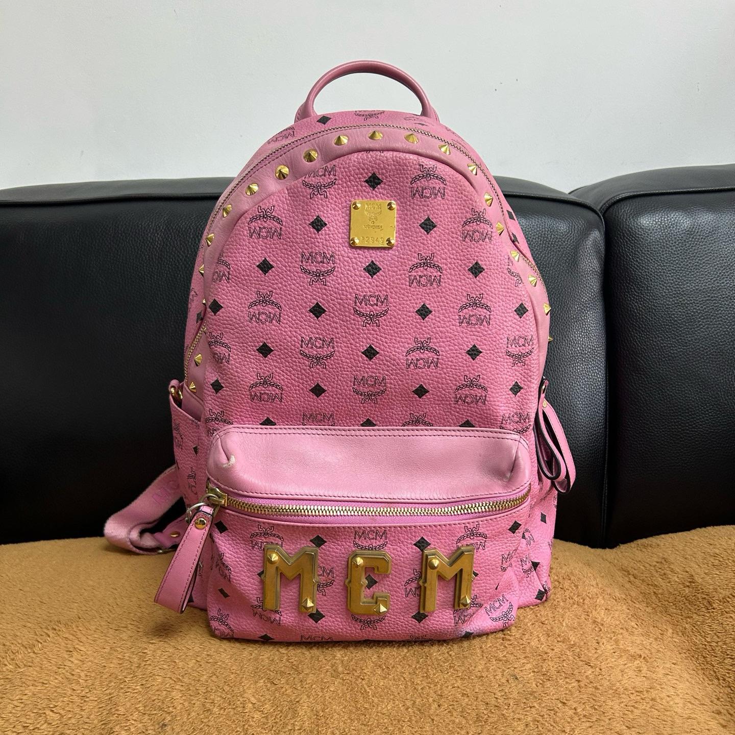 [Pre-Owned] Stark Medium Pink Coated Canvas Studded Monogram Backpack Handbag Shoulder Bag Gold Hardware - Very Good #RK45HP ONE SIZE
