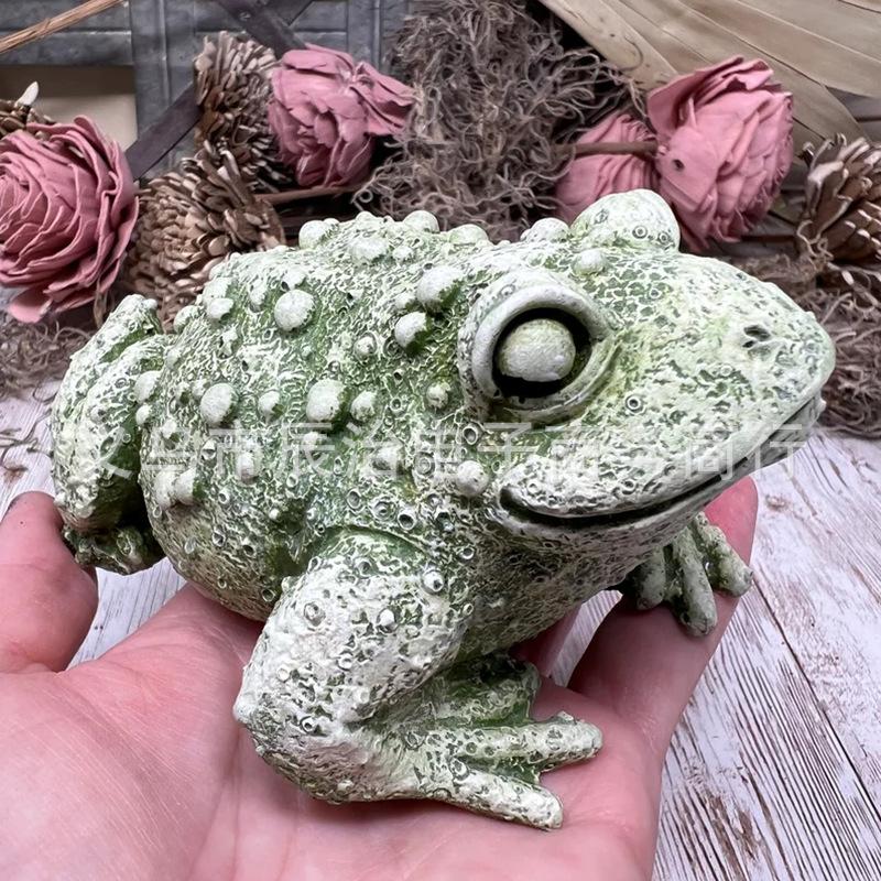 Animal toad resin statue ornament, suitable for home, yard, garden decoration ornament