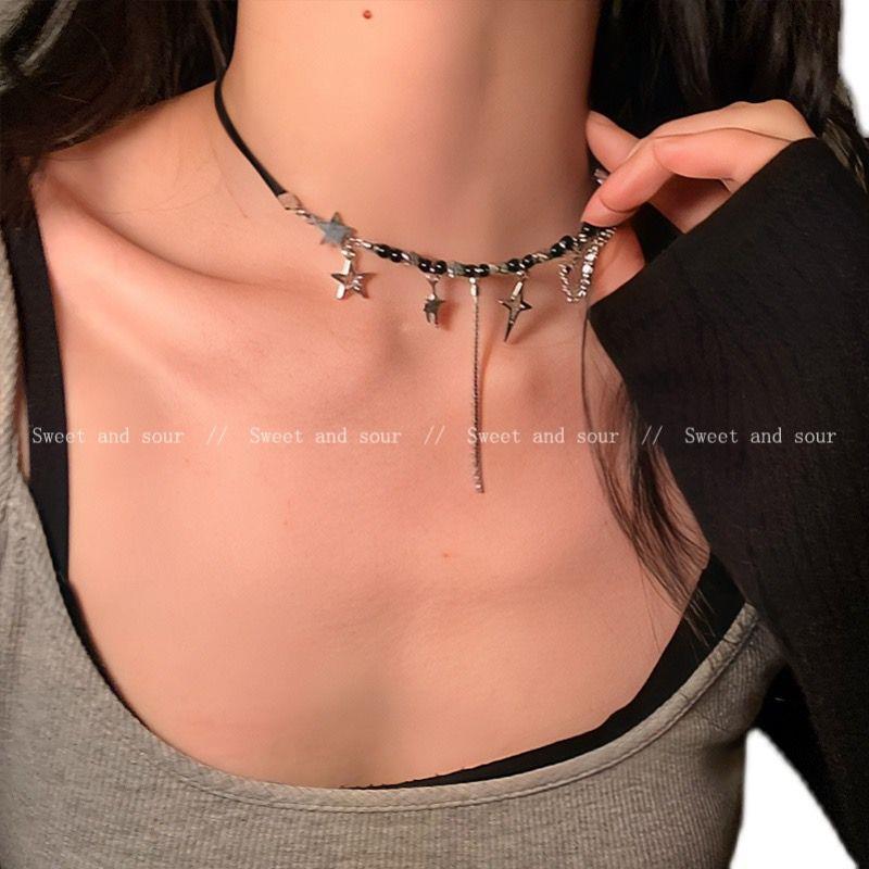 

2024 Черное ожерелье из бусин Mang Star: Женский нишевый чокер на ключицу с элегантным дизайном