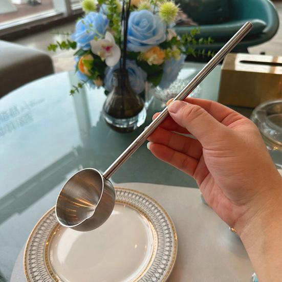 Fettlöffel mit verlängertem Edelstahlgriff Anti-Rutsch-Griff Tiefe Kapazität Öl-Suppen-Ausgießlöffel Restaurant-Servierlöffel