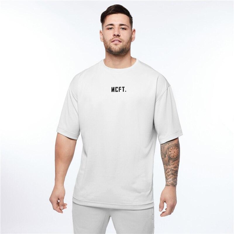 

Muscleguys, летняя быстросохнущая футболка с простым принтом, свободная, с круглым вырезом, с коротким рукавом, для фитнеса, для мужчин XXL белый