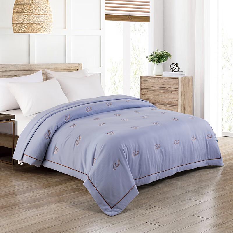 

Faunen Cool-Touch Embroidered Fiber Quilt