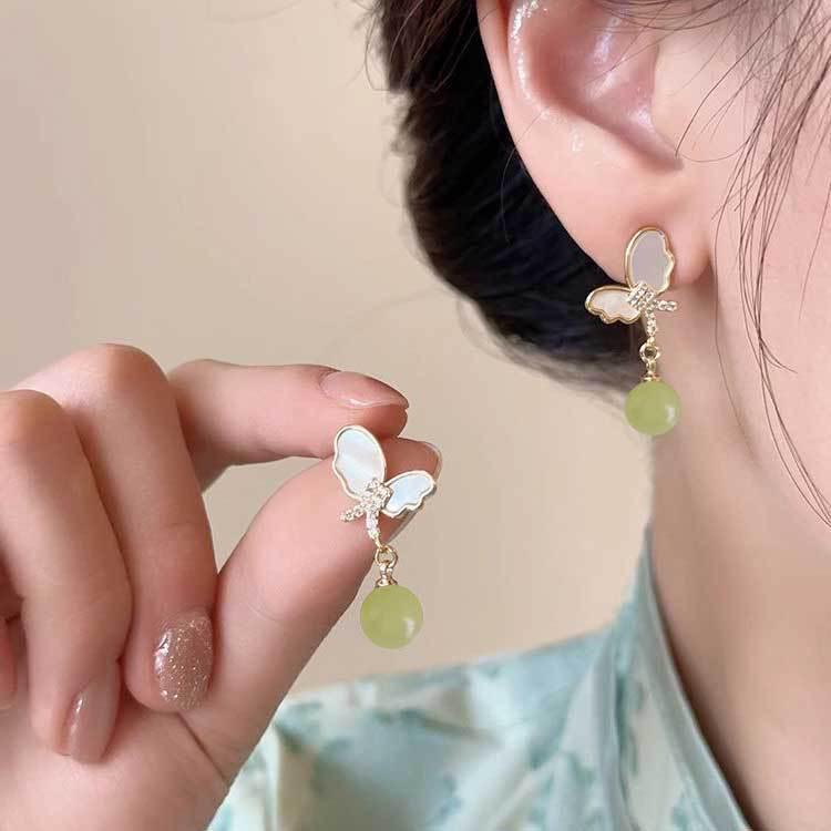 Koreanischer Stil Nicht-Piercing Ohrclip mit langem Quaste, Perlmutt Schmetterlings Design für Damen - High-End, Coole Mode.