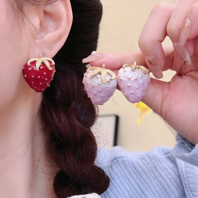 New Fashion Vintage Enamel Red Strawberry Stud Earrings Women's Sweet Trend Fruit Design Girls' Party Jewelry Accessories Gifts
