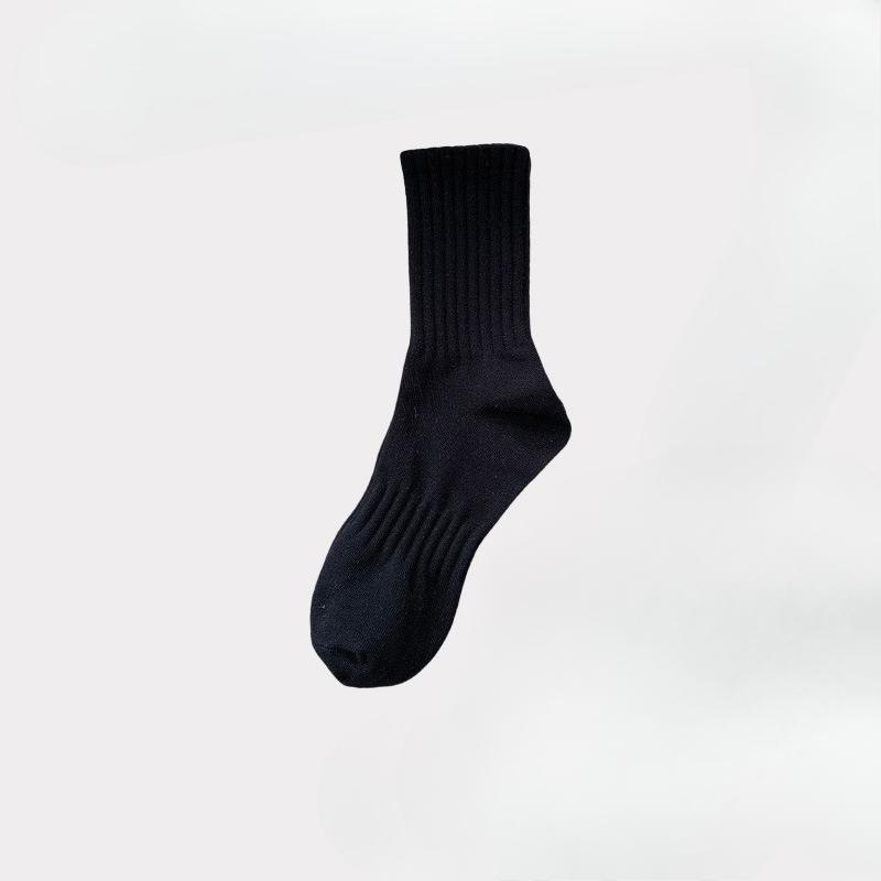 Men's Spring and Autumn Solid-color Comfortable and Versatile Sports Student Mid Calf Cotton Socks