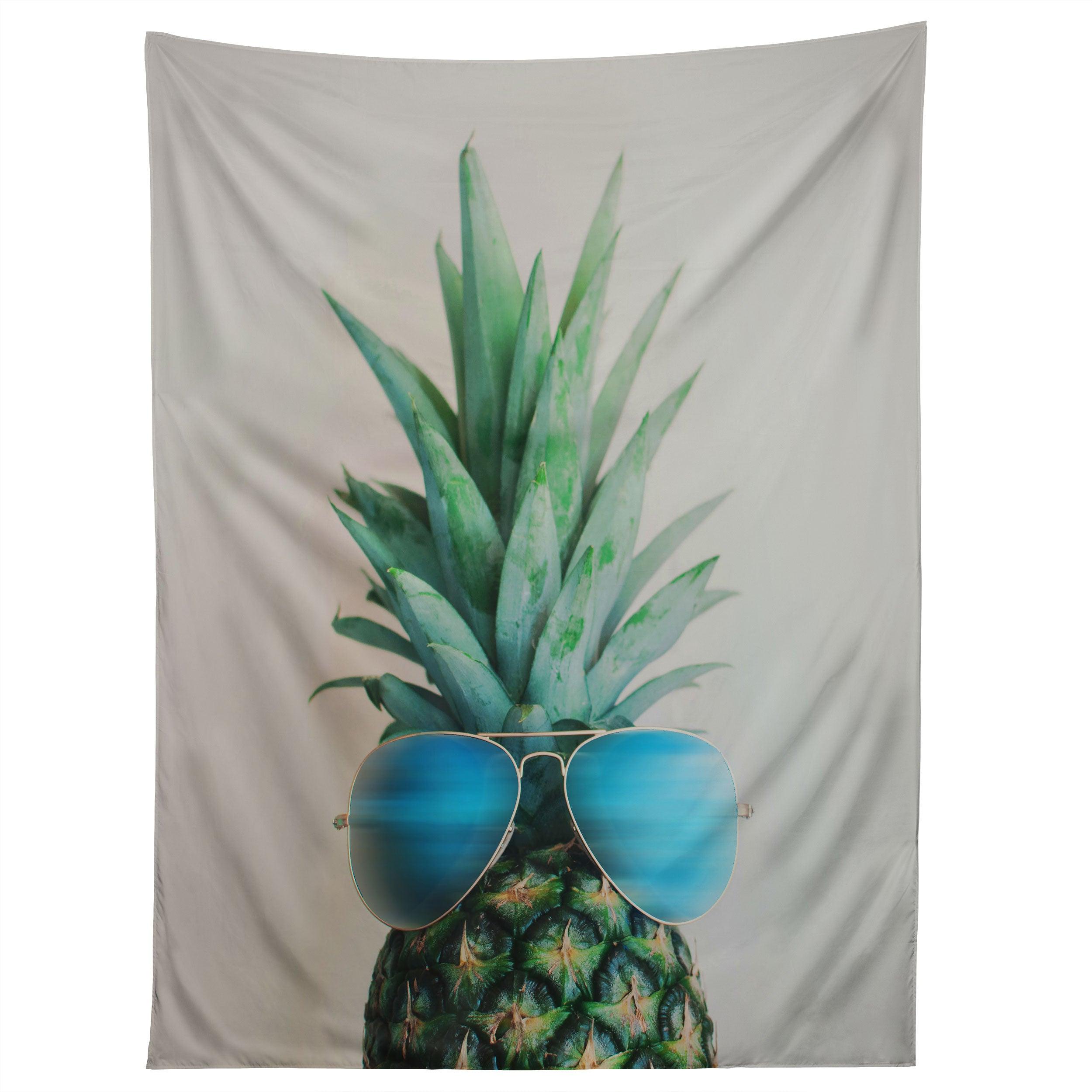 PINEAPPLE IN PARADISE tapestry 75x100