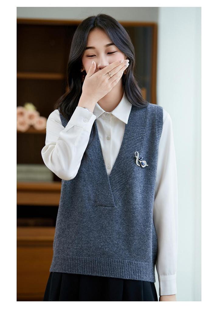 2025 A/W 100% Pure Wool Loose Fit Versatile V-Neck Knit Sweater Vest
