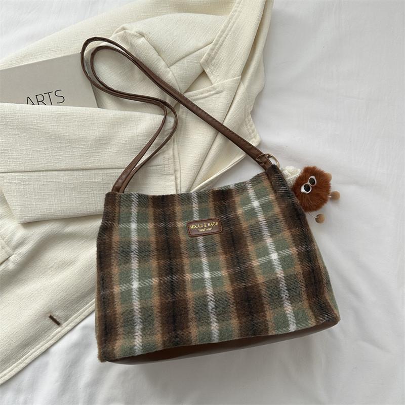 Contemporary Womens Tote Bag With Unique Stitching Design For A Stylish Look Without Pendant зелёный