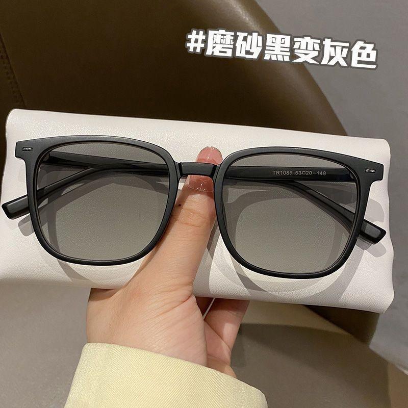 Anti-Blue Glasses Black Frame Plain Artifact A Photosensitive Color-Changing Myopia + Flat Light Eye Frame Men'S Model