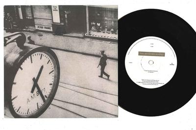 Disque 7 pouces NEIGHBOURHOOD - A The Time / A Certain Attitude R6188 PARLOPHONE 1988 UK Soul/Funk Occasion